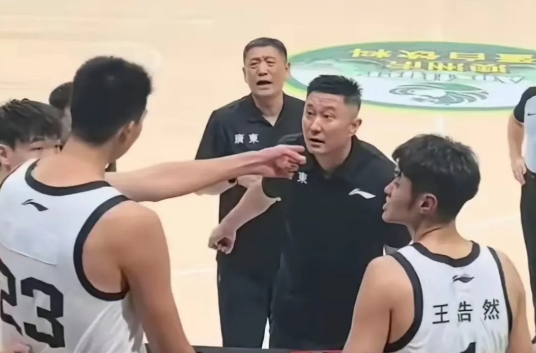 唐斯夸赞文班 尼克斯夺53年首冠