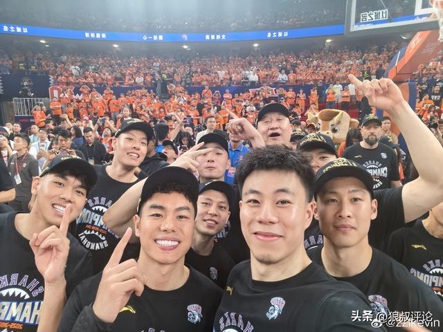 文班：我们几乎把能犯的错误都犯了 并且从中吸取了教训
