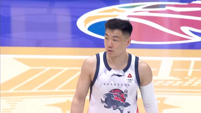 场外暴力让纽约蒙羞:17岁少年被打至昏迷,马刺遭扔鸡蛋